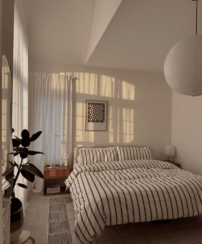 A white bedding with red stripes.