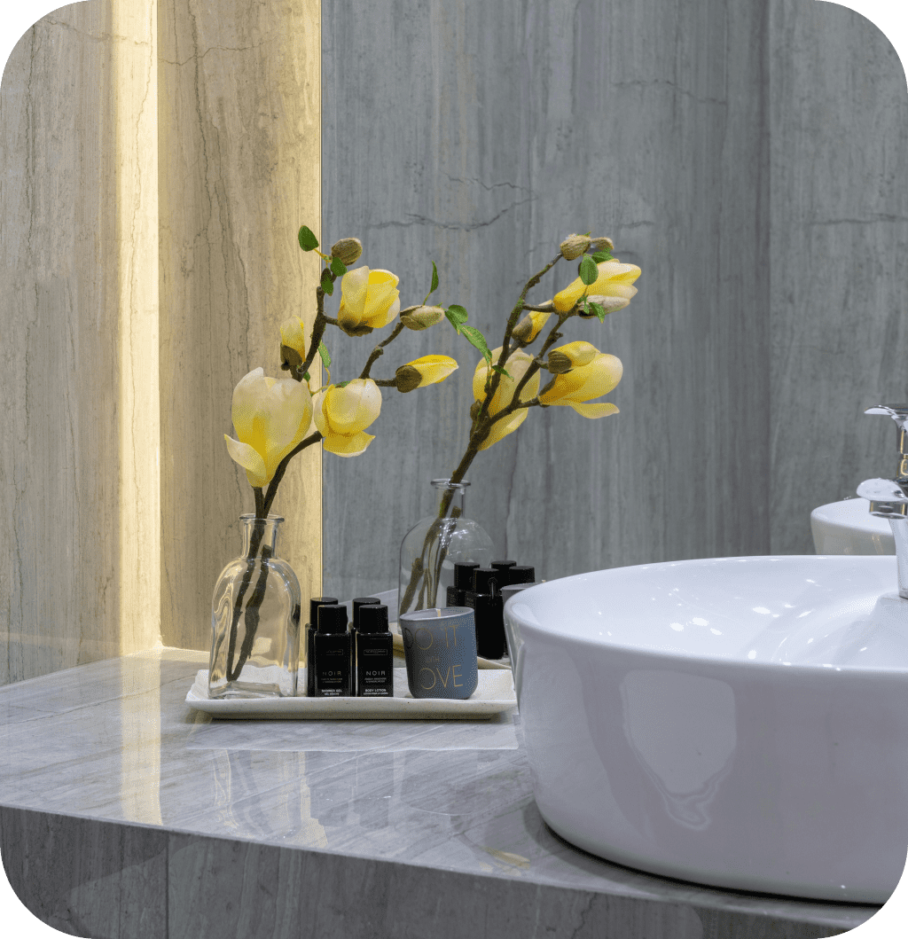 11 Delicate Bathroom Floral Decor Ideas That Will Relax You - Astrapearl, image size:1024x1059