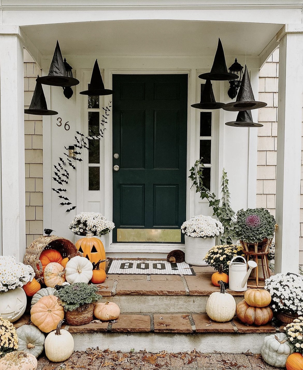 20 spooky Halloween porch decor ideas to impress your guests - Astrapearl