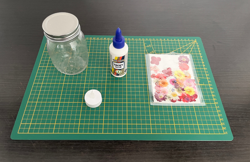 Materials for this pressed flowers lantern DIY. ©ASTRAPEARL - DO NOT USE