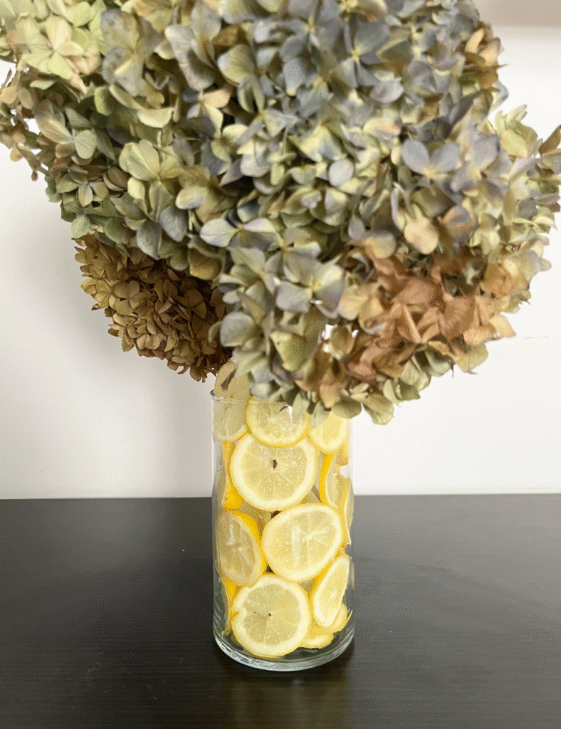 Lemon vase centerpiece - view 1. ©ASTRAPEARL - DO NOT USE