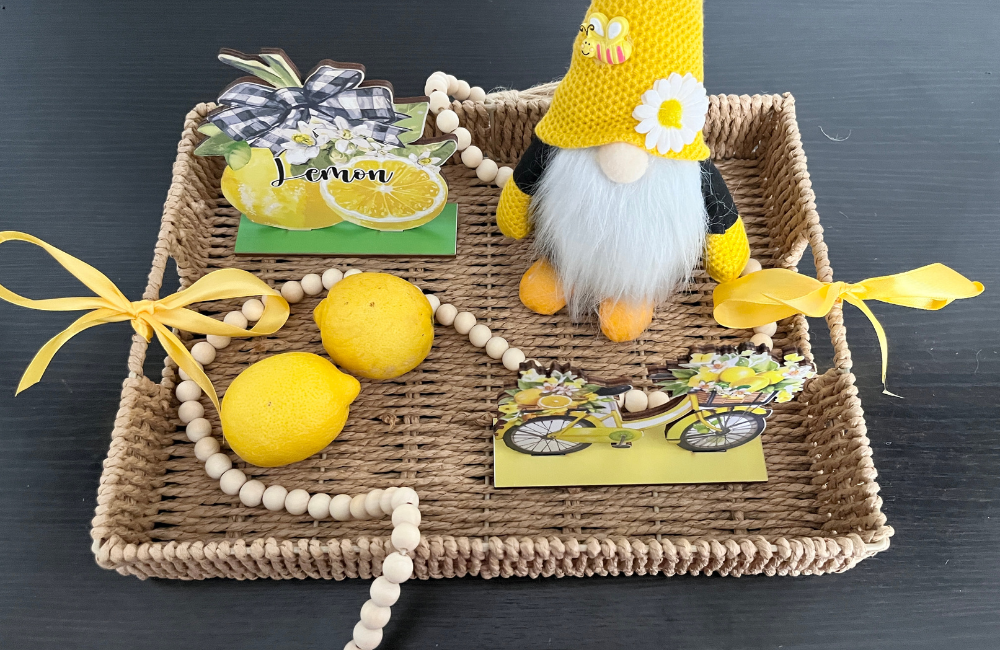 Lemon tray decor - view 1. ©ASTRAPEARL - DO NOT USE
