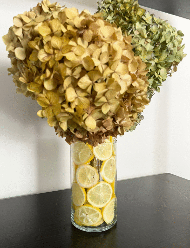 Lemon vase centerpiece - view 3. ©ASTRAPEARL - DO NOT USE