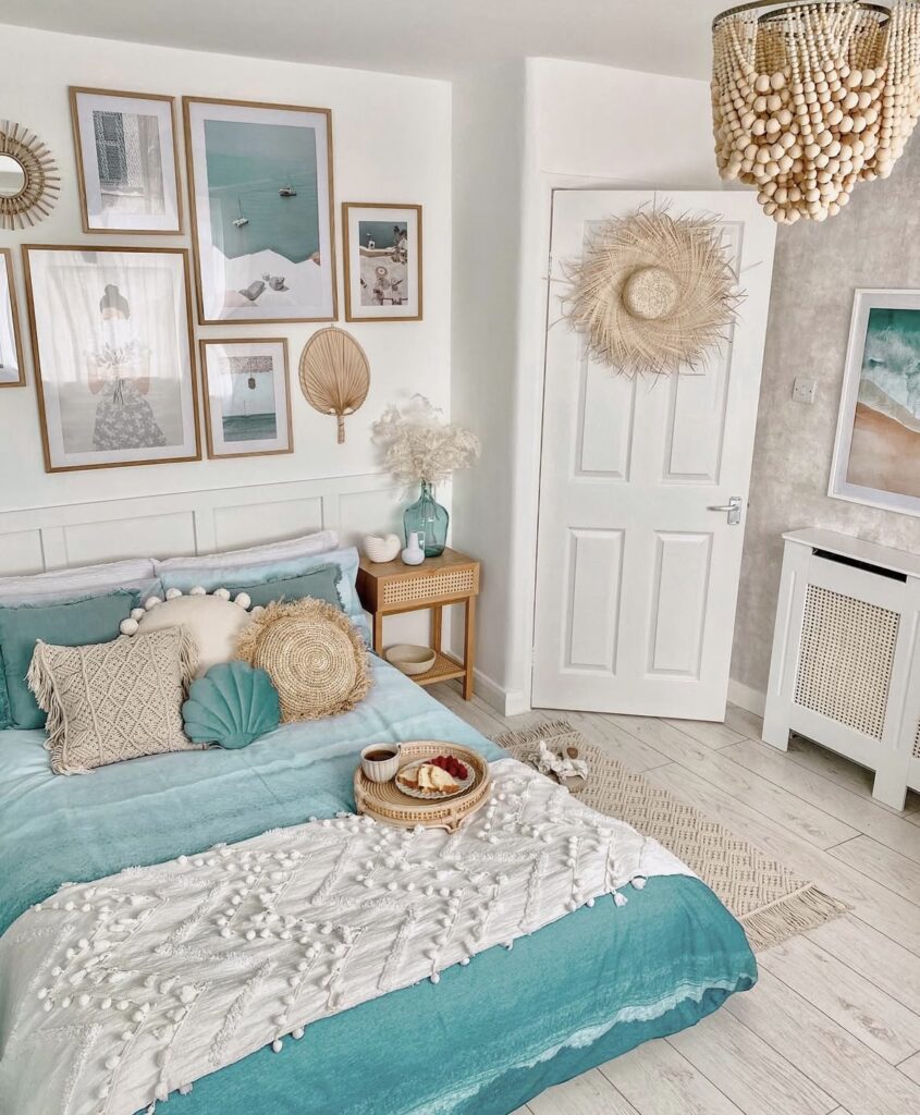 A coastal bedroom with blue blankets.