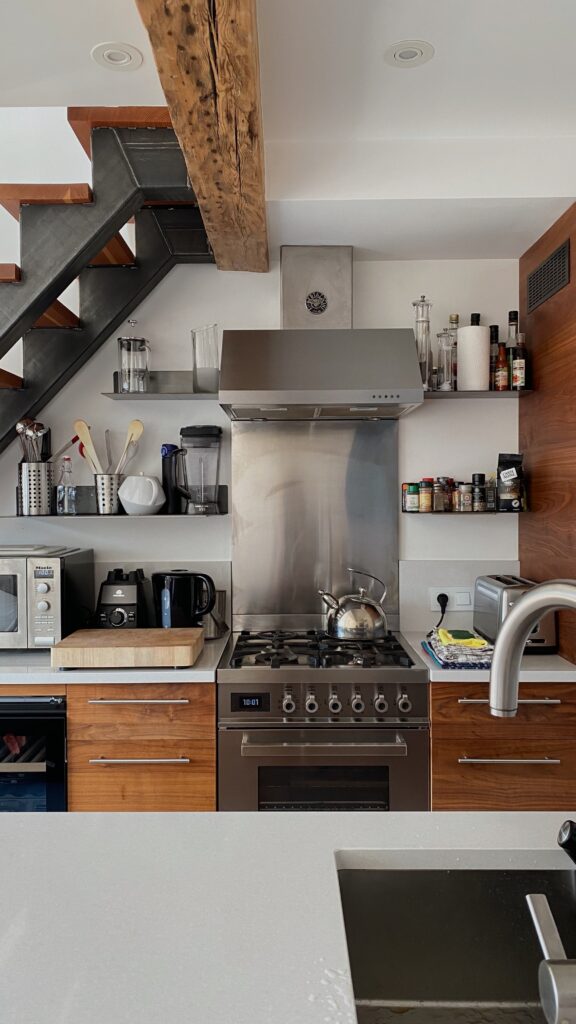 A simple kitchen.