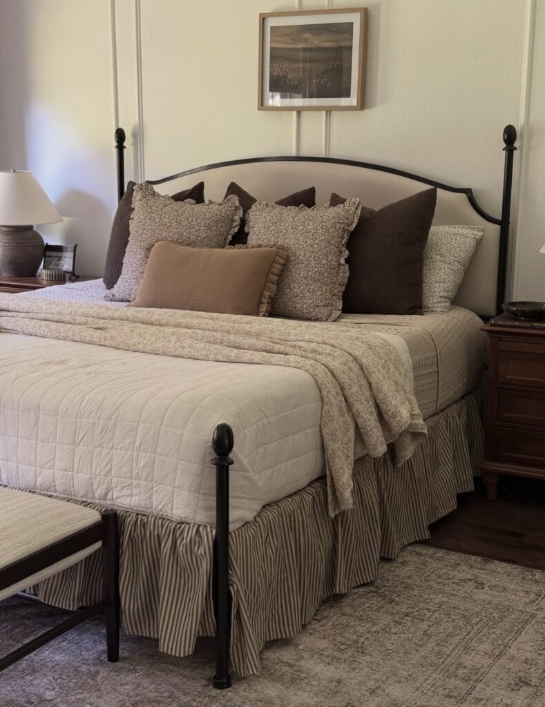 A Light Academia bedroom.