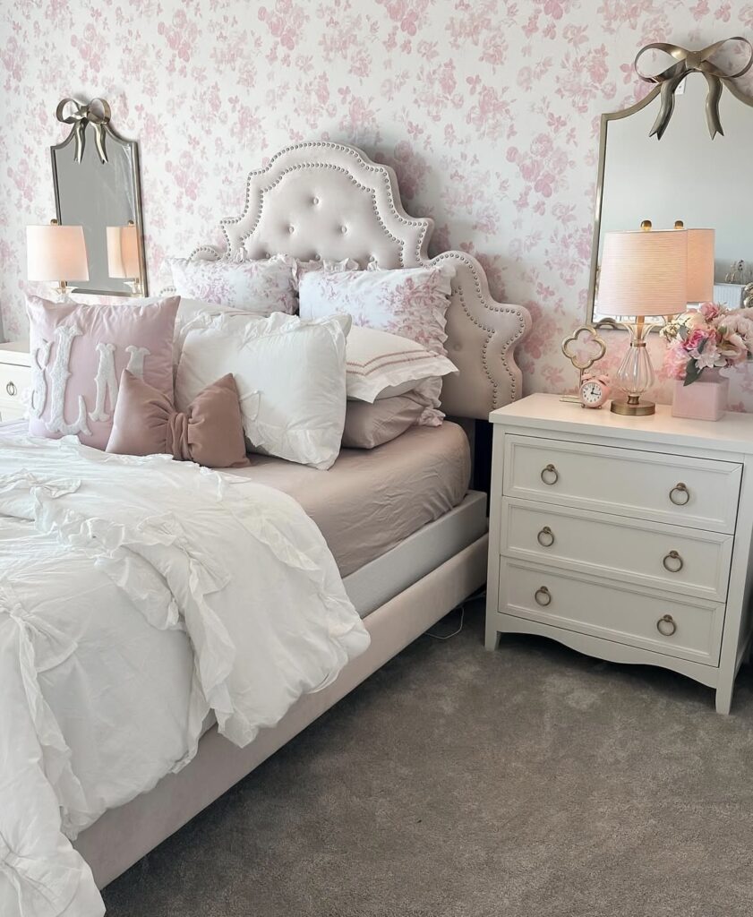 A coquette bedroom.