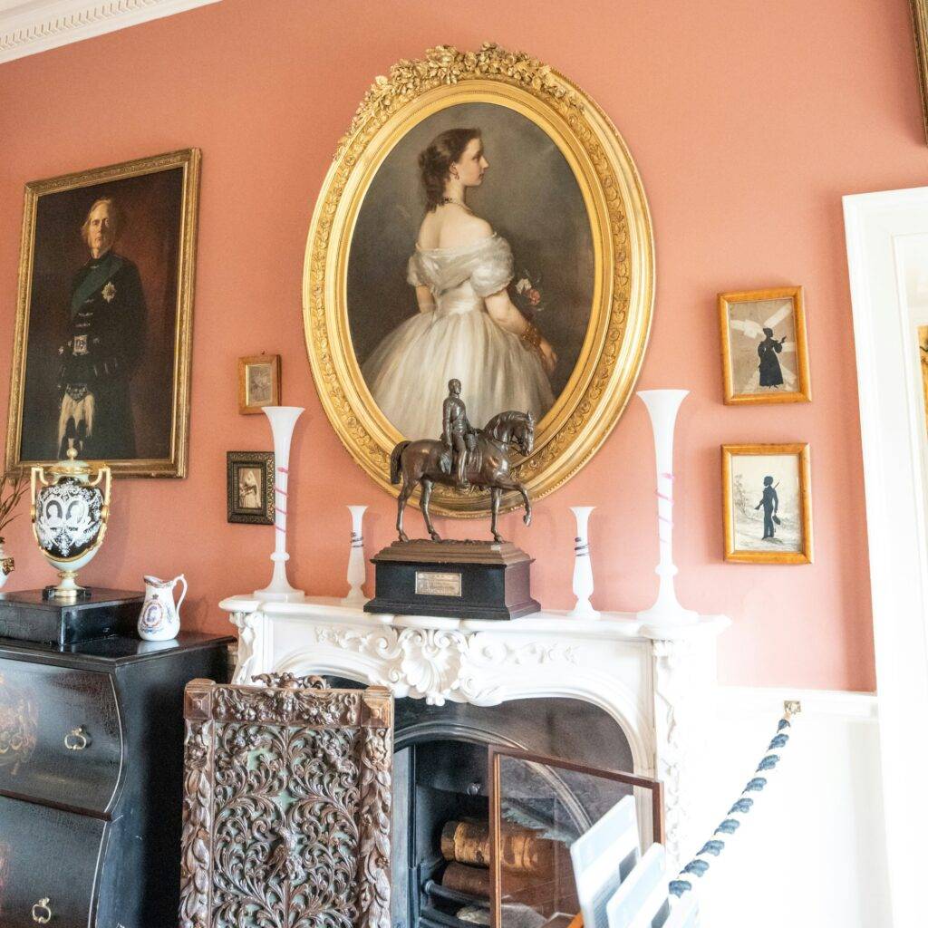 An antique living room.