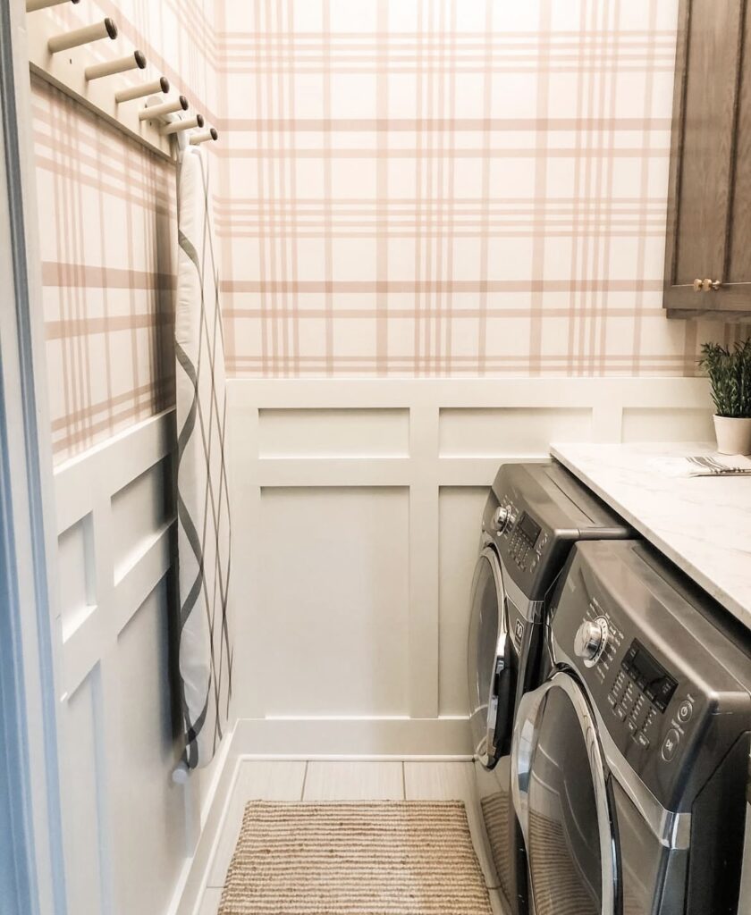 A small laundry room.