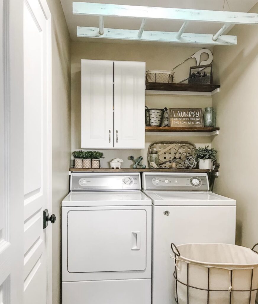 A small laundry room.