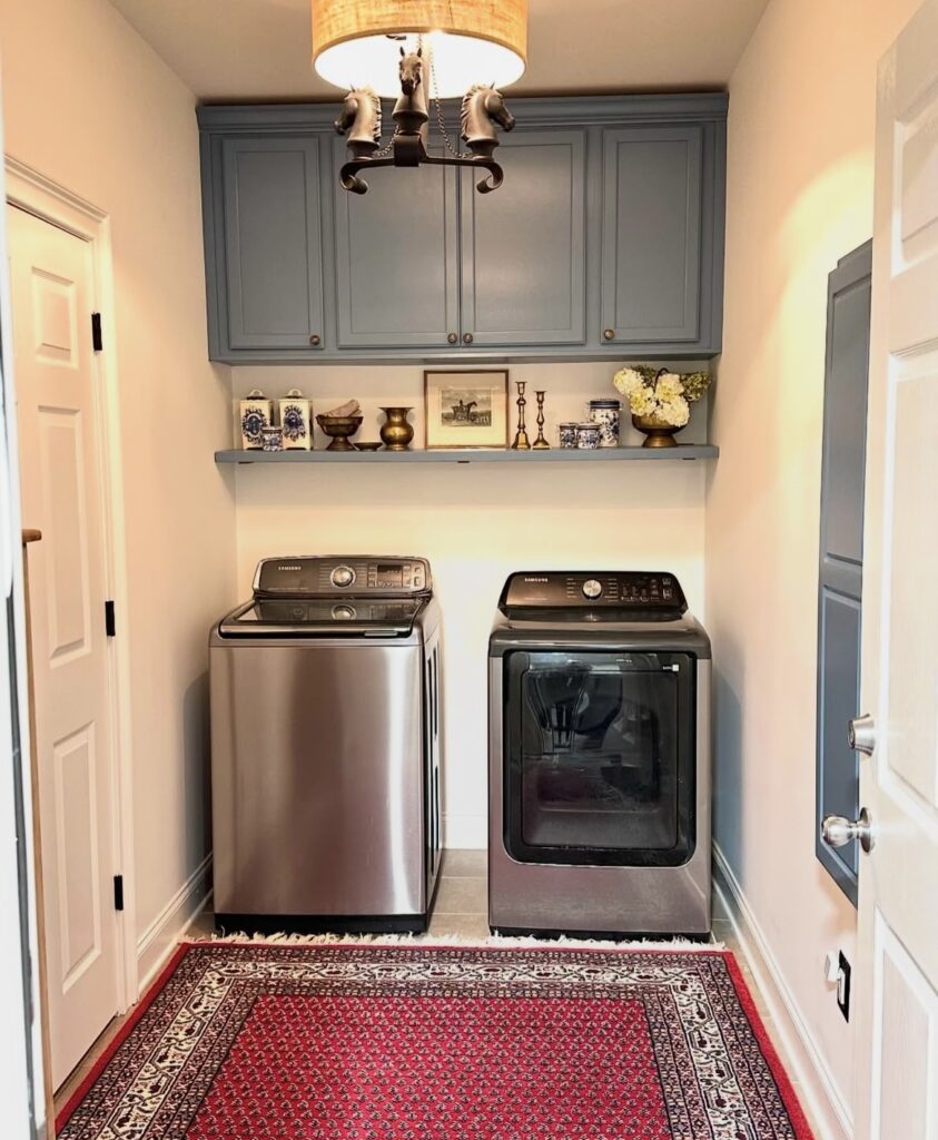 A small laundry room.