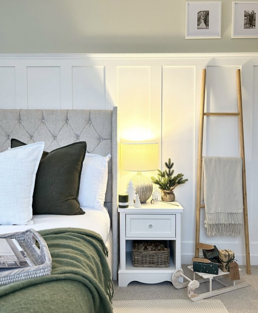 A neutral bedroom.