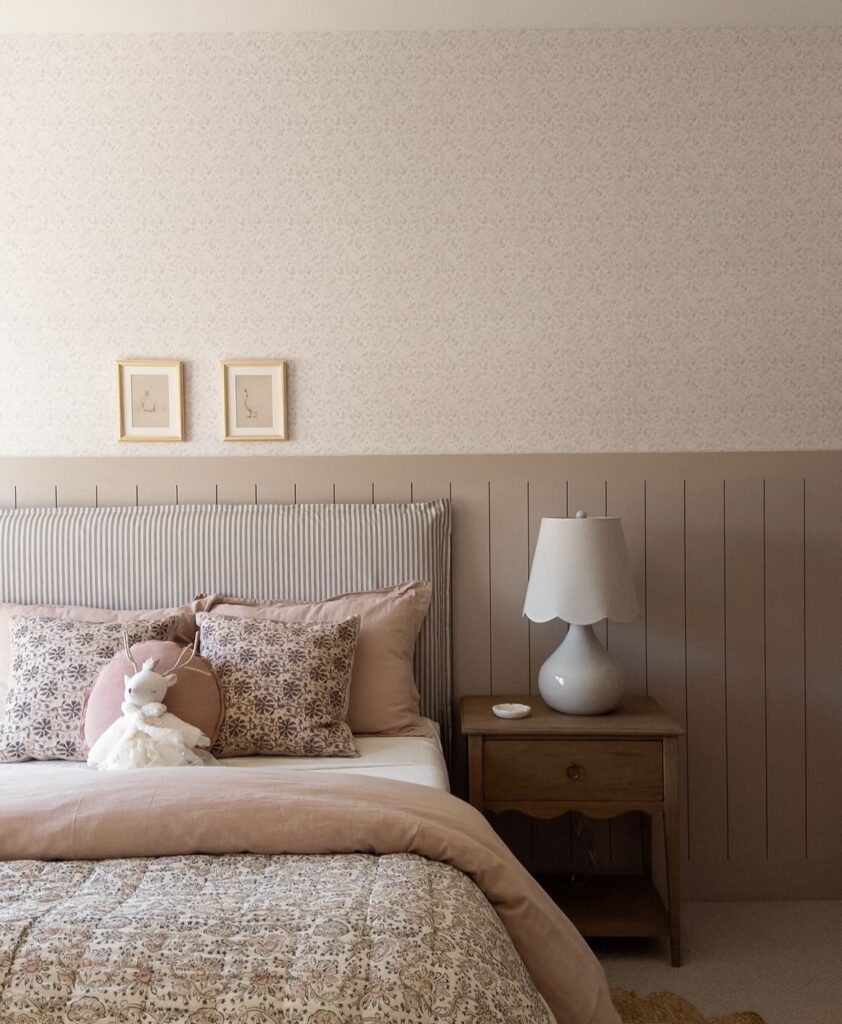 A Light Academia bedroom.