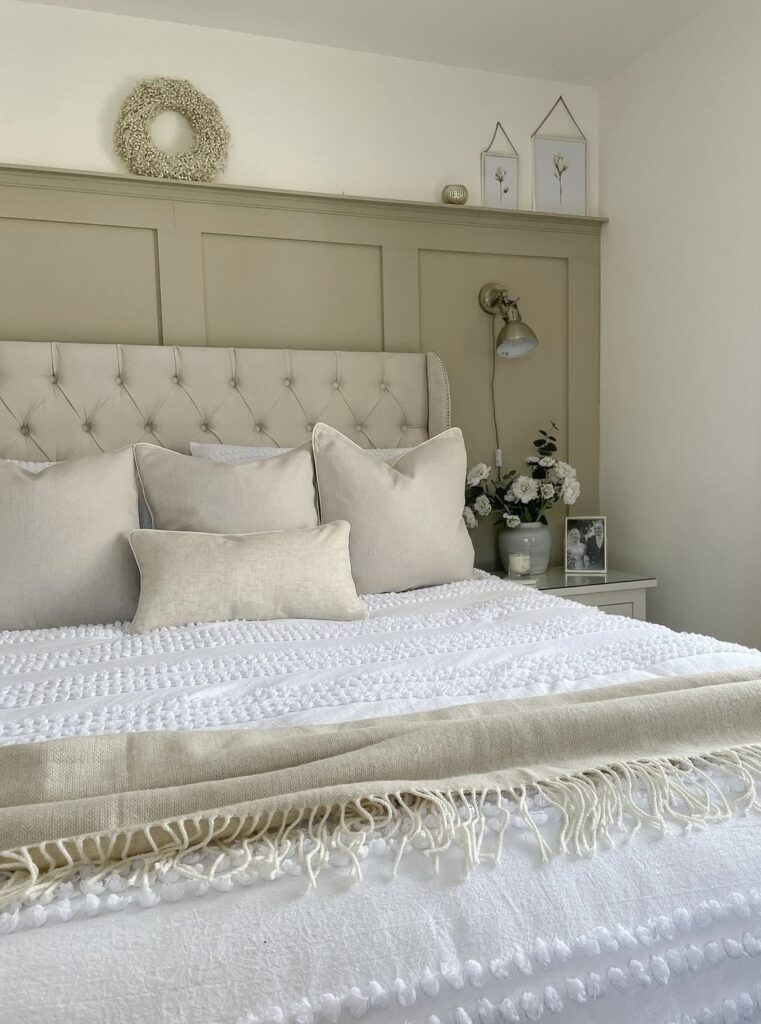 A neutral bedroom.