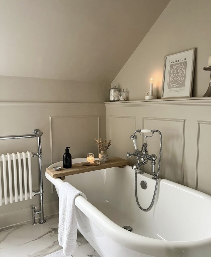 A neutral bathroom.