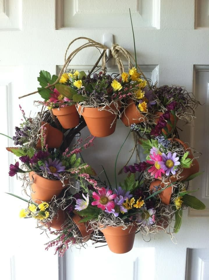 A summer front door decor.