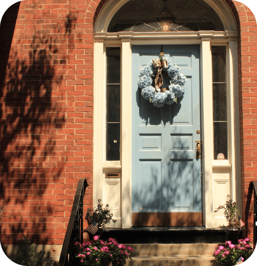 A summer front door decor.