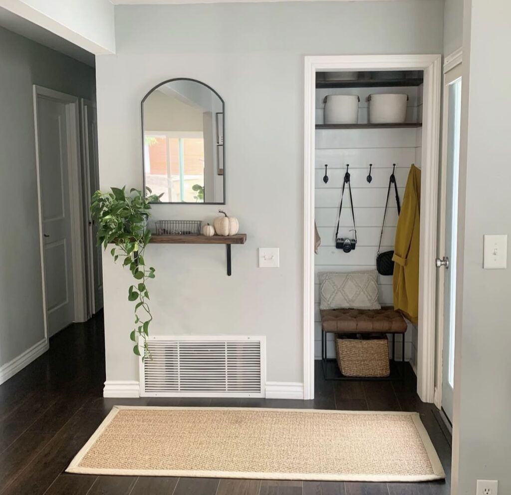 A small mudroom.