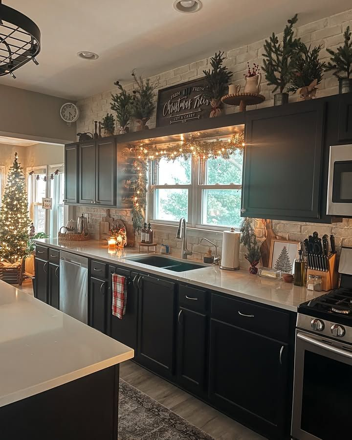 A modern above kitchen cabinets decor.