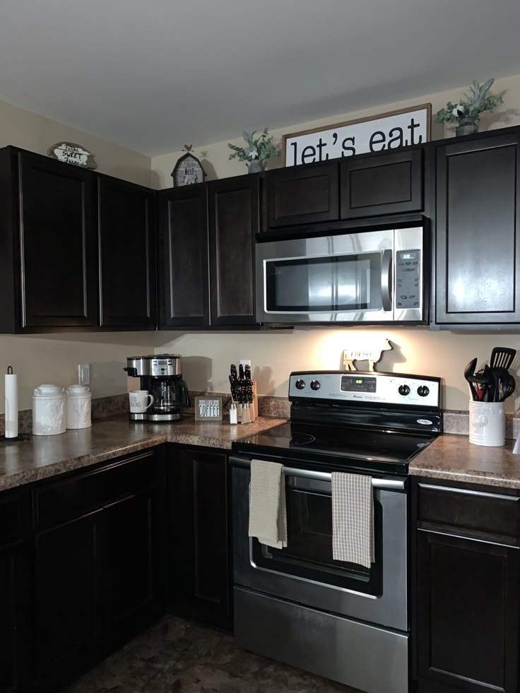 A modern above kitchen cabinets decor.