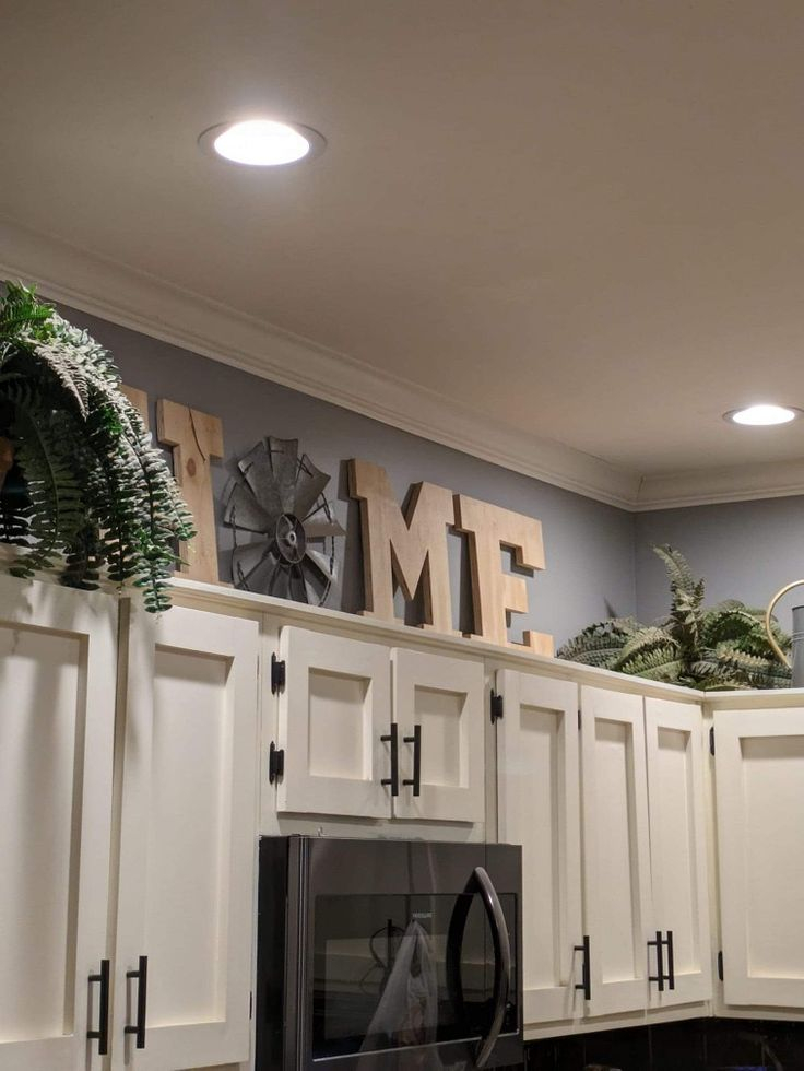 A modern above kitchen cabinets decor.