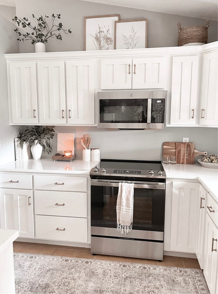 A modern above kitchen cabinets decor.