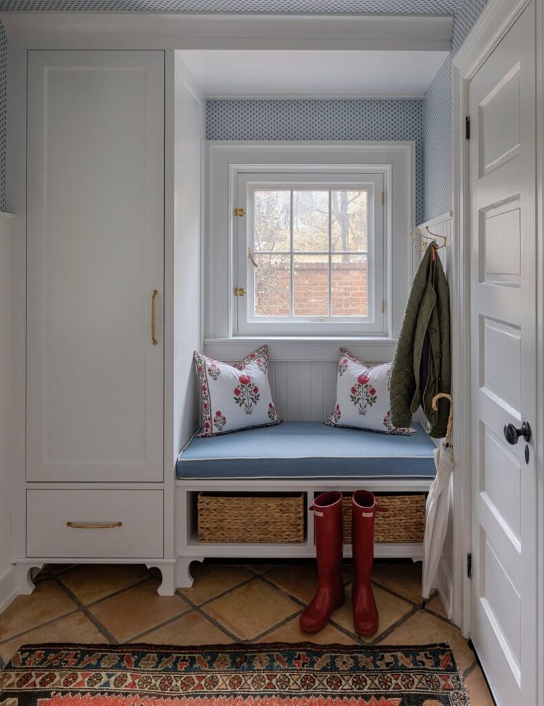 A small mudroom.