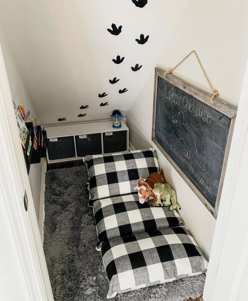 An under stairs closet.
