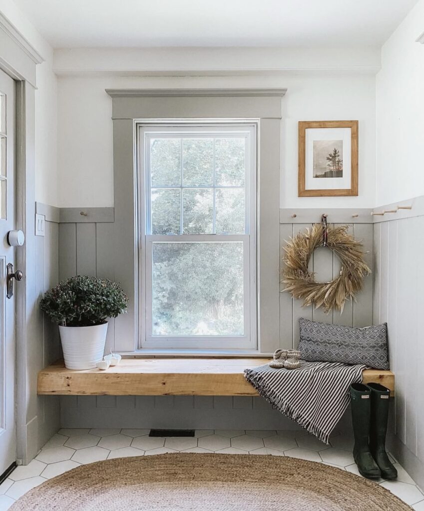 A small mudroom.
